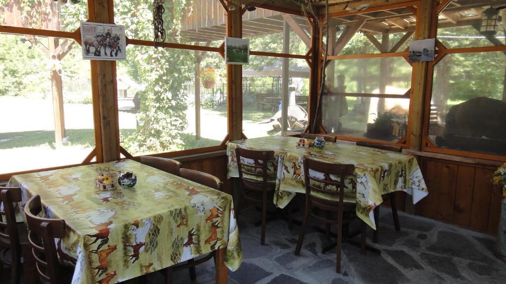 Auberge Le Cheval Bleu Saint-Alphonse-Rodriguez Esterno foto