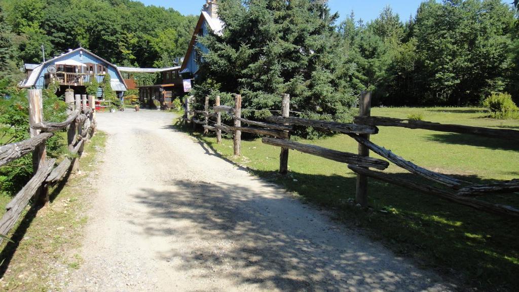 Auberge Le Cheval Bleu Saint-Alphonse-Rodriguez Esterno foto