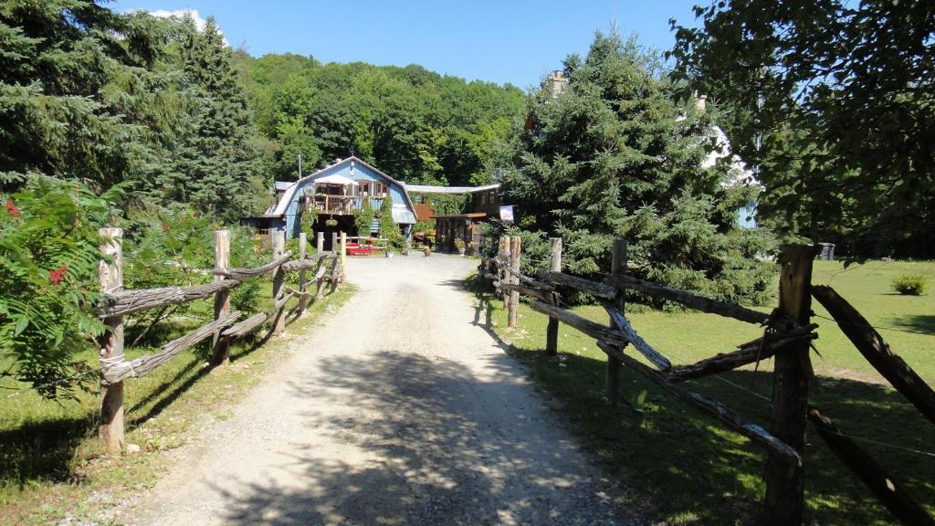 Auberge Le Cheval Bleu Saint-Alphonse-Rodriguez Esterno foto