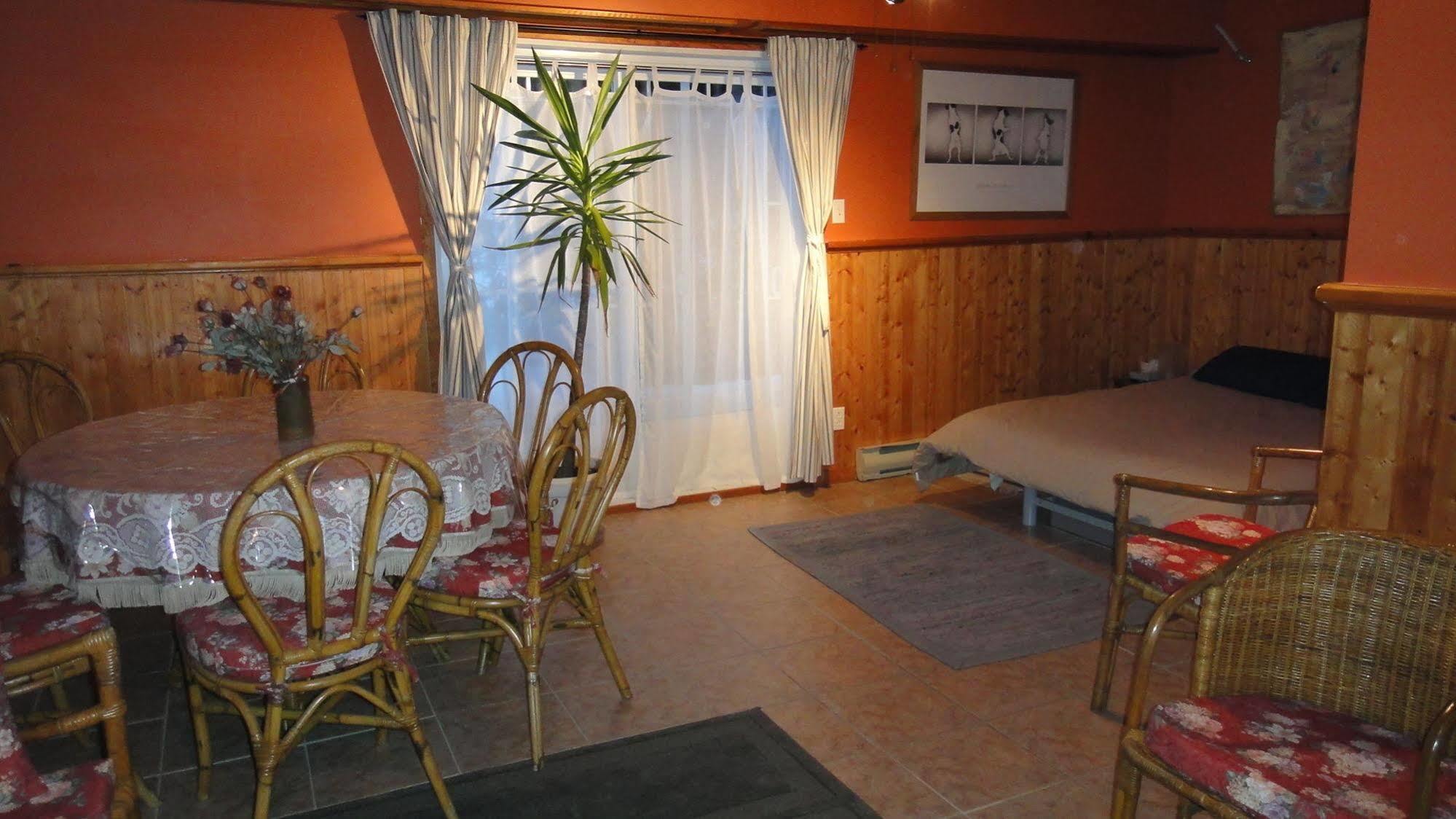 Auberge Le Cheval Bleu Saint-Alphonse-Rodriguez Esterno foto