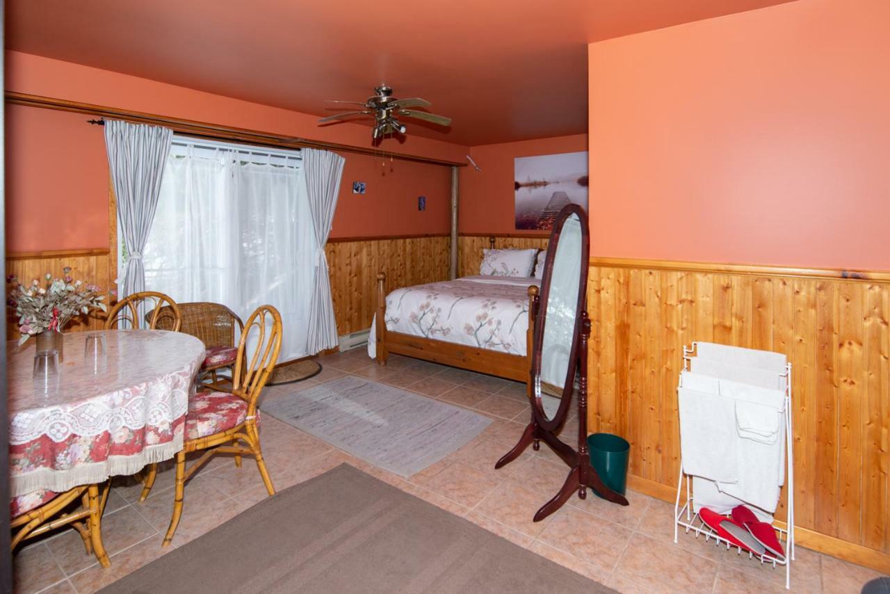 Auberge Le Cheval Bleu Saint-Alphonse-Rodriguez Esterno foto