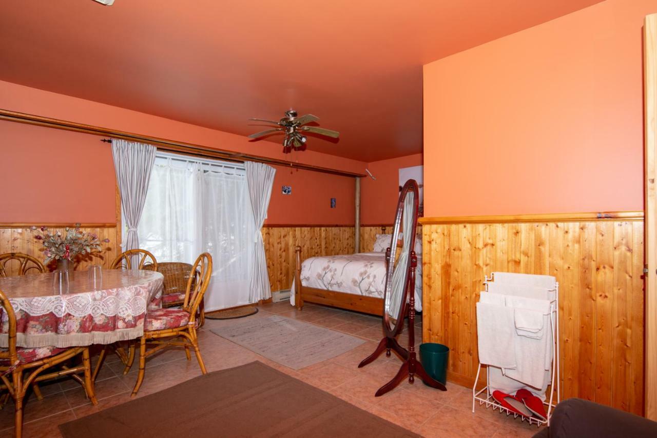 Auberge Le Cheval Bleu Saint-Alphonse-Rodriguez Esterno foto